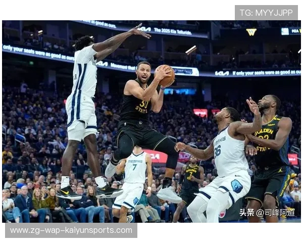 勇士队以攻防两端主导比赛，勇士队内对抗赛